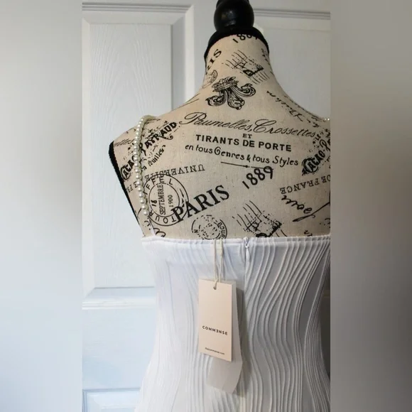 Commense
Medium
Bodycon Pearl Strap - Picture 3 of 4